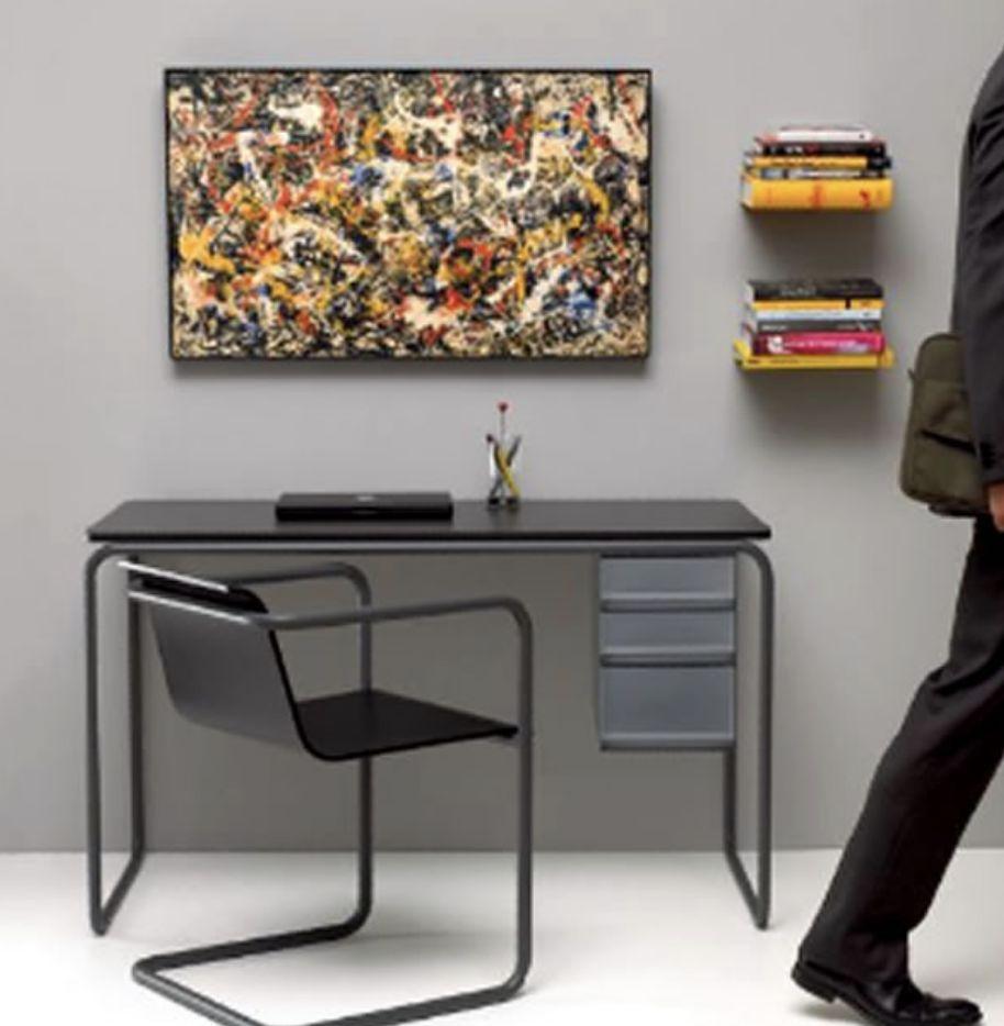 但由于无印的信任与自身的设计才华,最终设计了有名的 pipe 桌子