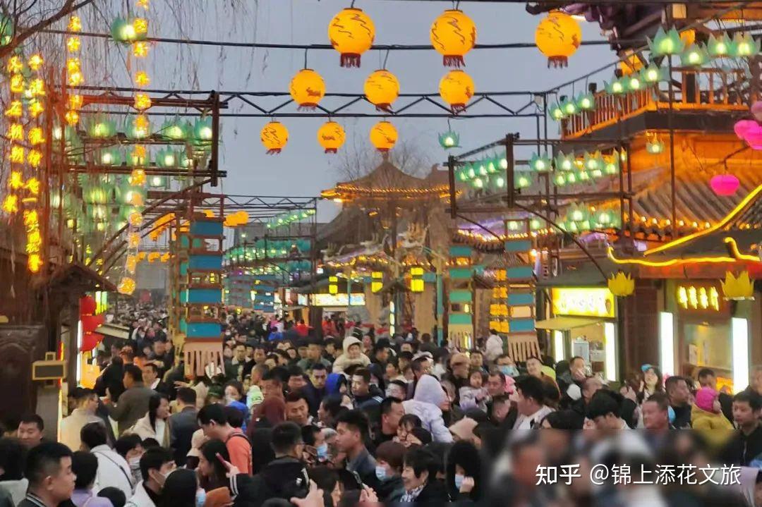 东平大宋不夜城位于山东省泰安市东平县,街区采用"#"型动线形式,联动