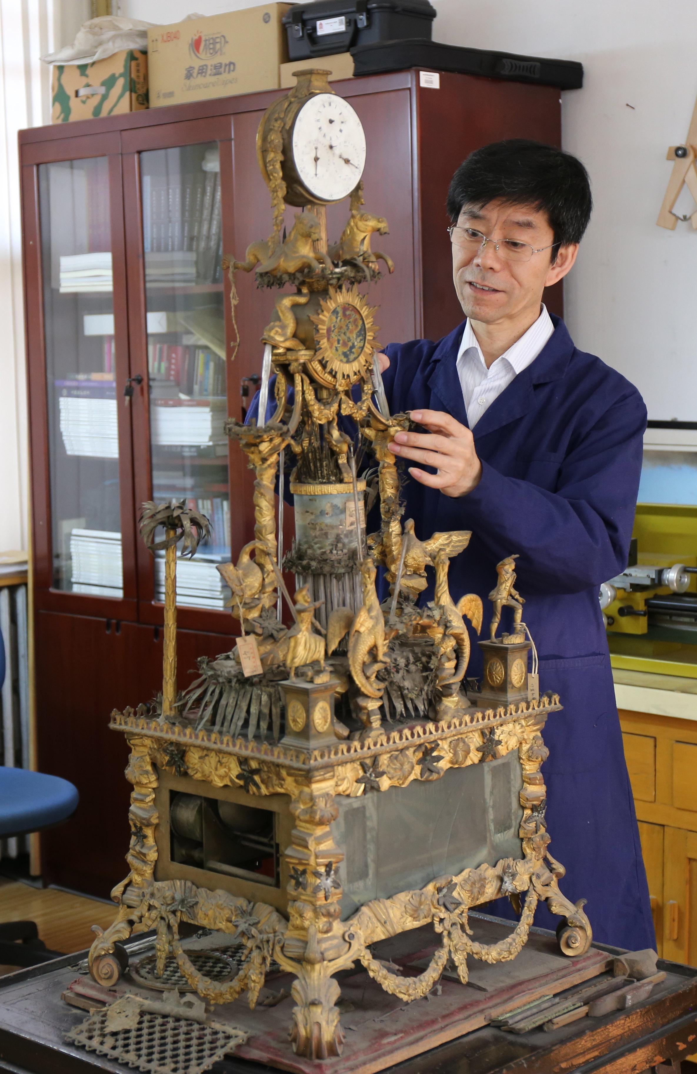 "入宫"40载,即将退休的王津表示他对故宫这片熟悉的土地感慨万千,同时