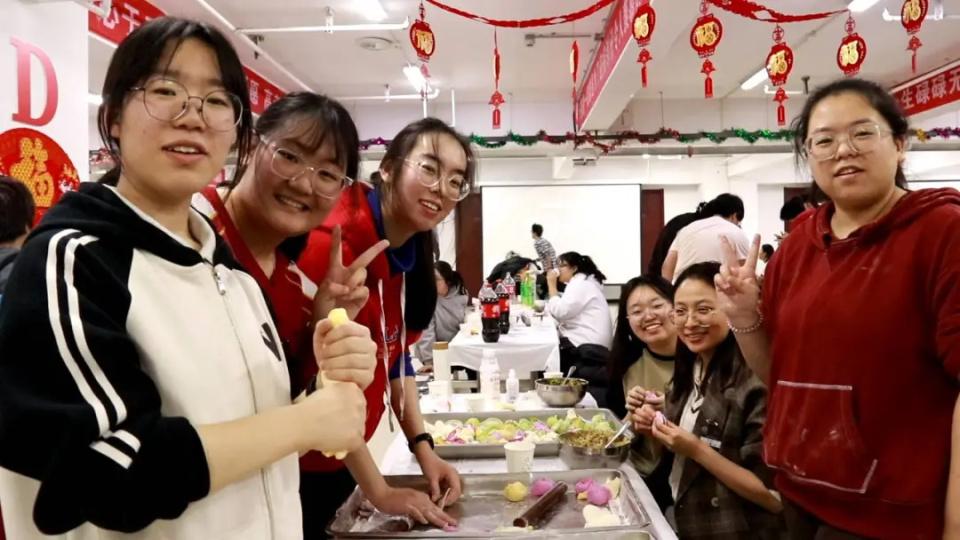 太原醍醐学校2024届2023年1230元旦联欢晚会