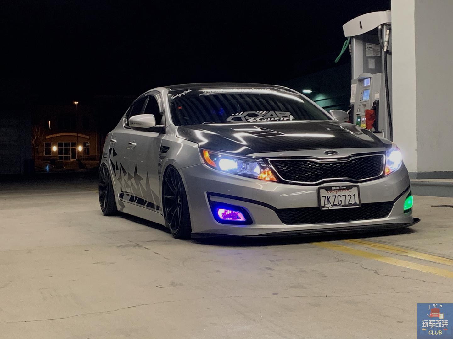 完全改装定制化的起亚optima,拥有独一无二的"汽配城"风格