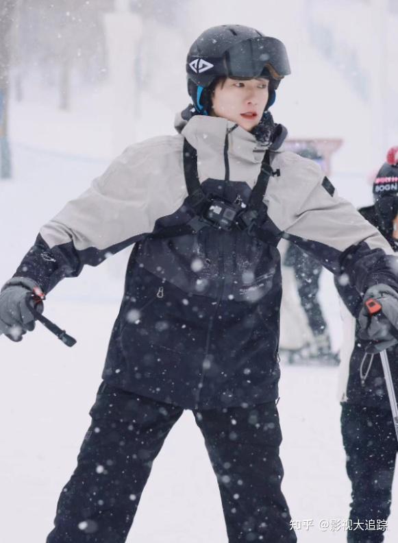 当然,娱乐圈也有很多励志型男明星,例如我们熟知的魏大勋,李现等,或者