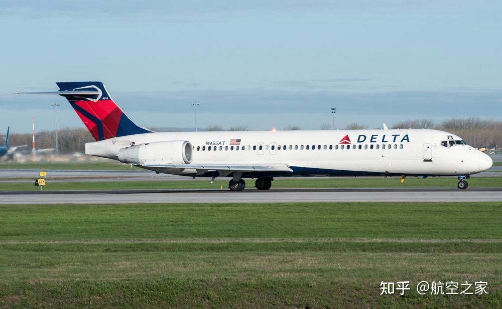 8年機齡的波音717-200型客機,在長灘工廠生產.