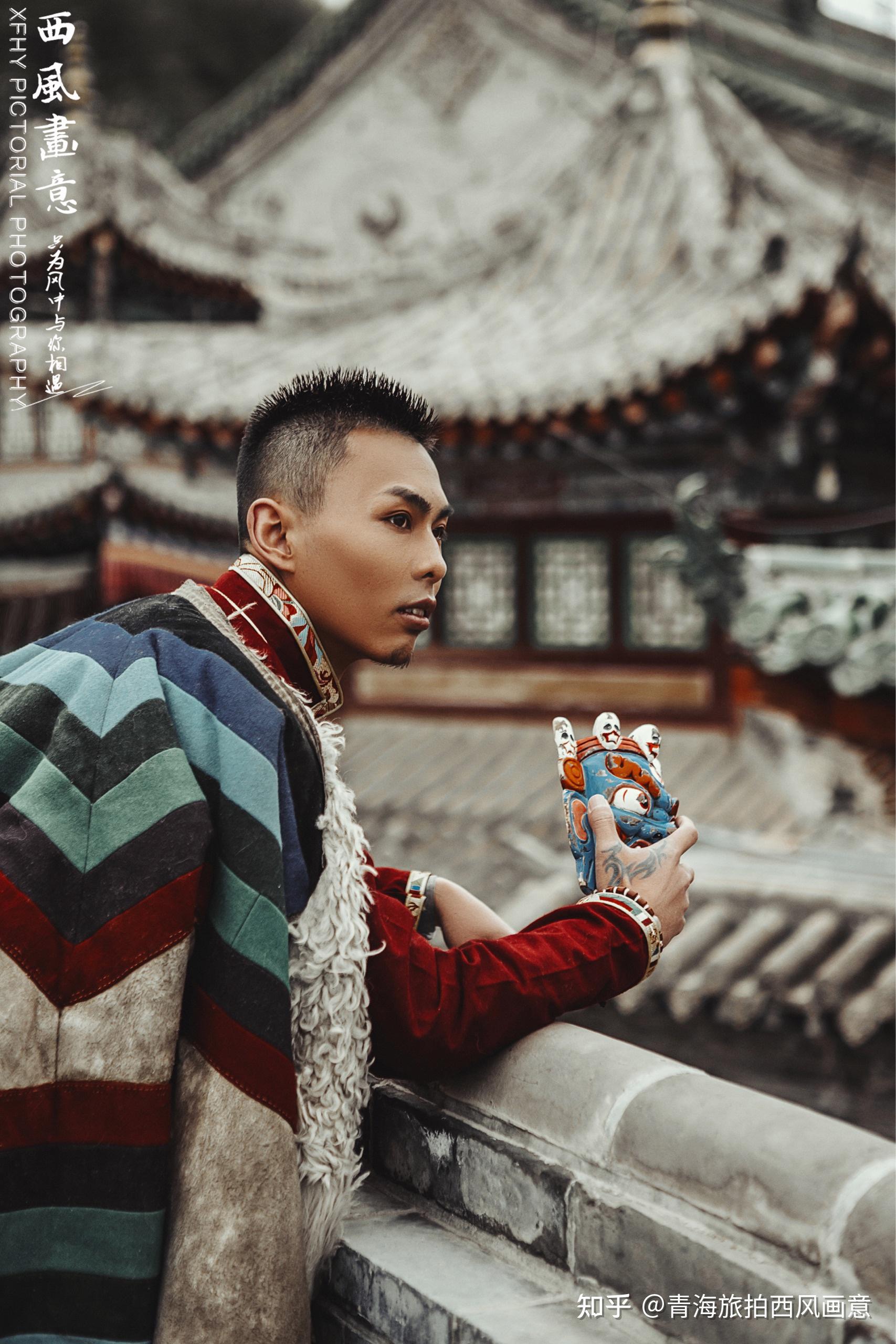 塔尔寺藏服写真男士藏装写真青海藏服写真