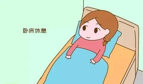 如果在腰椎间盘突出的急性发作期,可以卧床休息,因为卧床休息可以有效