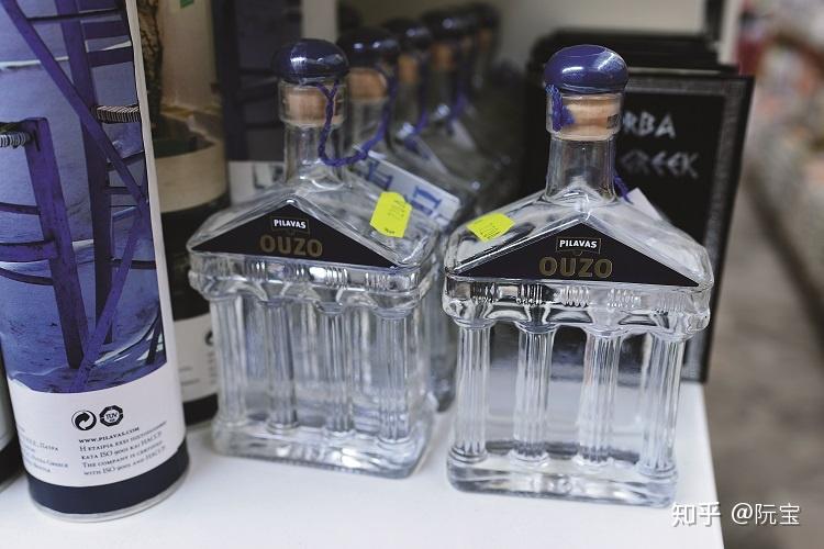 在众多酒类之中,乌佐酒(ouzo)可说是希腊最具代表性的酒,堪称国酒.