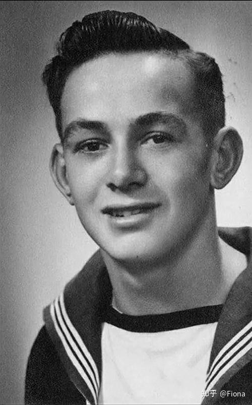 并以王尔德爱人的身份主持了这场仪式,但当场与罗比·罗斯起了争执