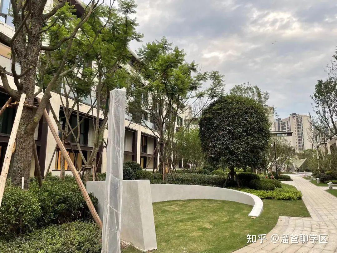 在看了70多个叠拼项目后,我发现了这些亮点… - 知乎