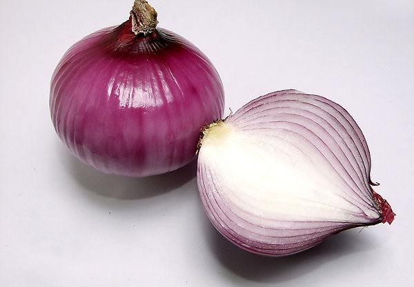 一,吃洋葱的好处1,护心研究发现,洋葱中的硫化物具有抗血栓功效,有助