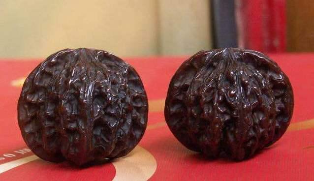 文玩核桃三不玩染色阴皮天然黄