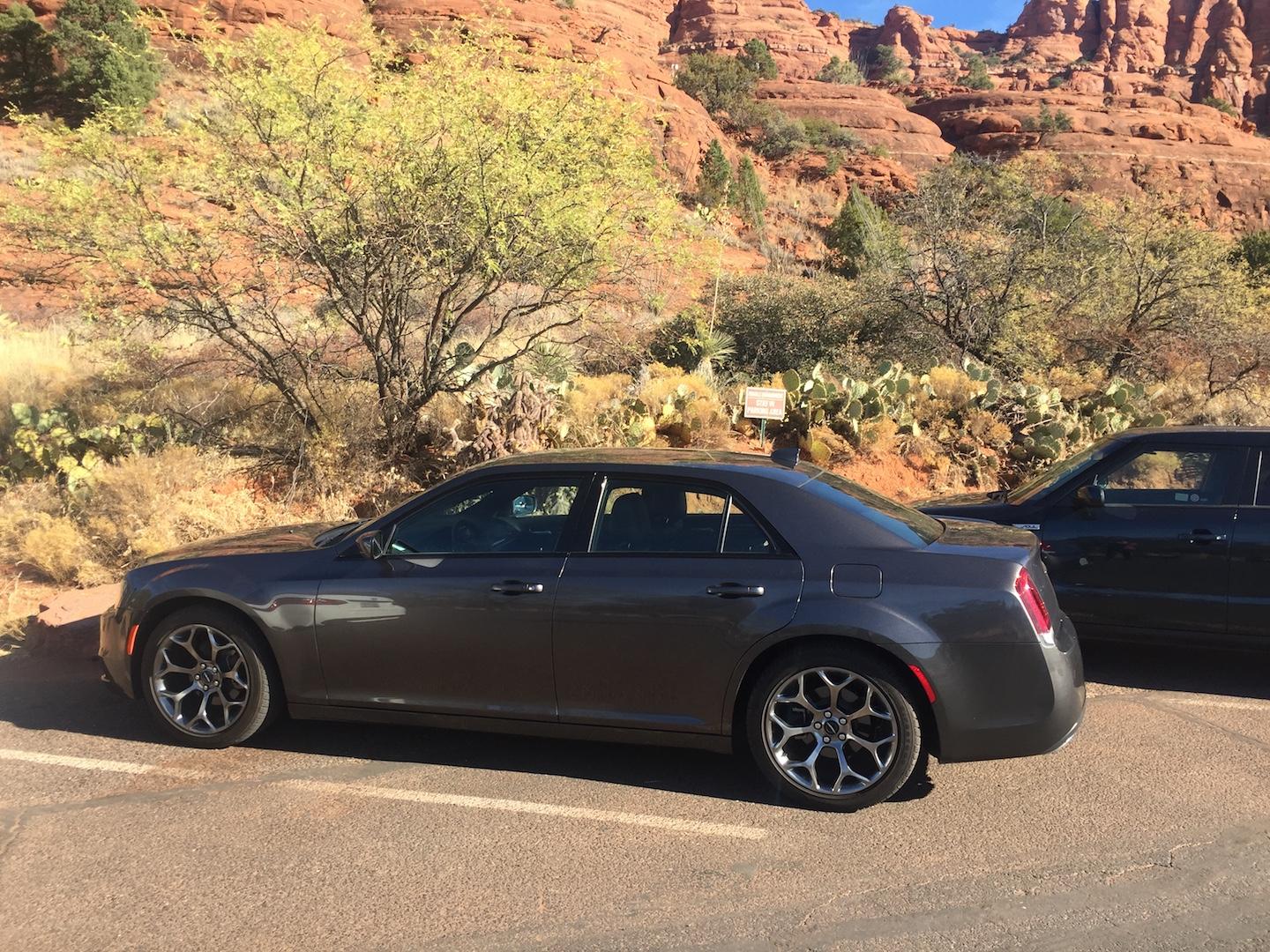 克莱斯勒300s美式全尺寸轿车的日暮余晖