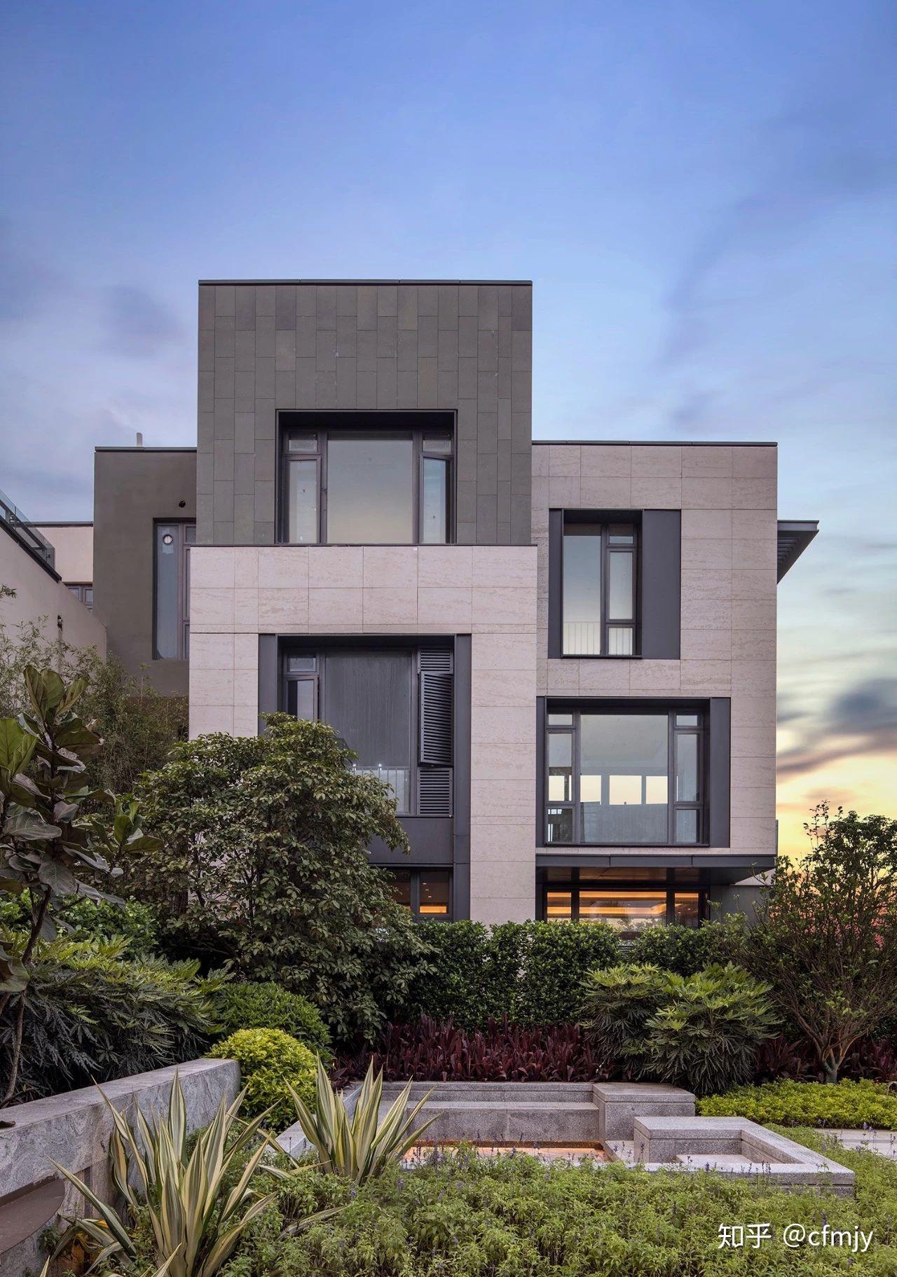 现在的农村3层别墅房子,外观怎么装修会比较时尚,外瓷砖用什么颜色最