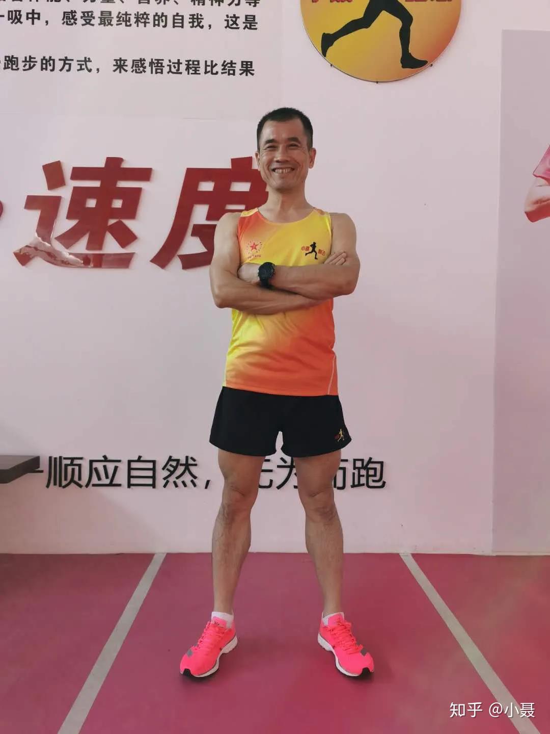 小聂最苦打工人该怎么练习跑步和通过跑步创业呢