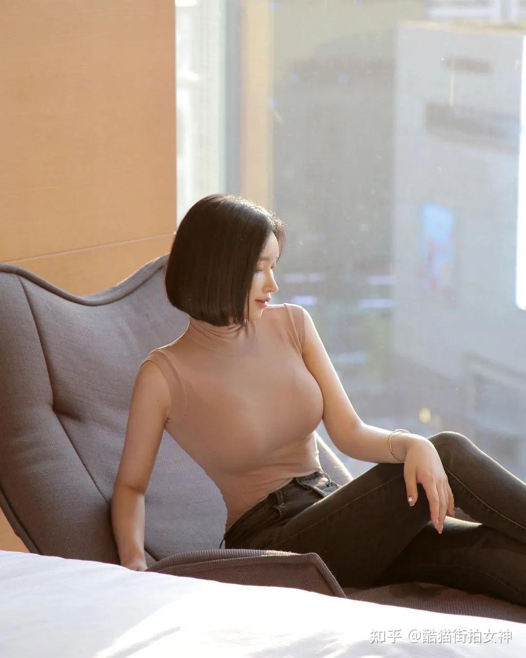 黑色短发美少女