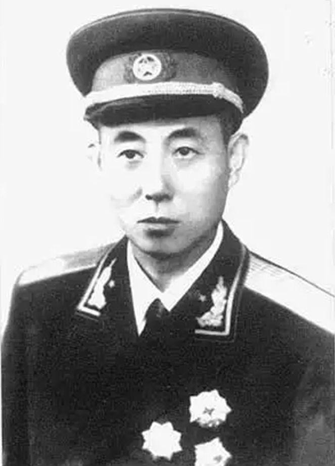 军师级干部等高级指挥员,像后来的解放军第一任海岸炮兵司令员王效明
