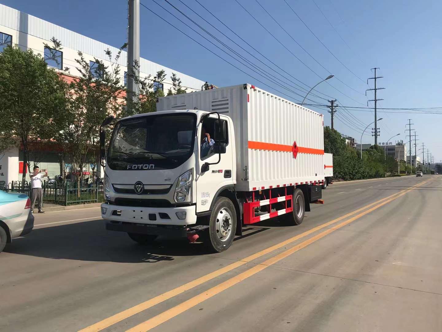 奥铃黄牌52米易燃气体厢式运输车