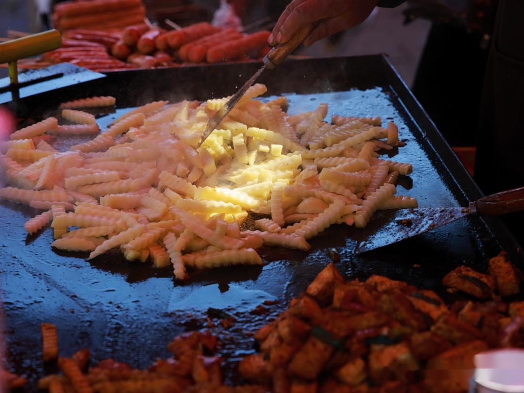 大理赶街千年三月街烟火味更浓