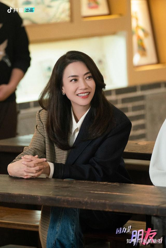 霍汶希晒18岁旧照获赞像林青霞曾被星探发掘演童年版