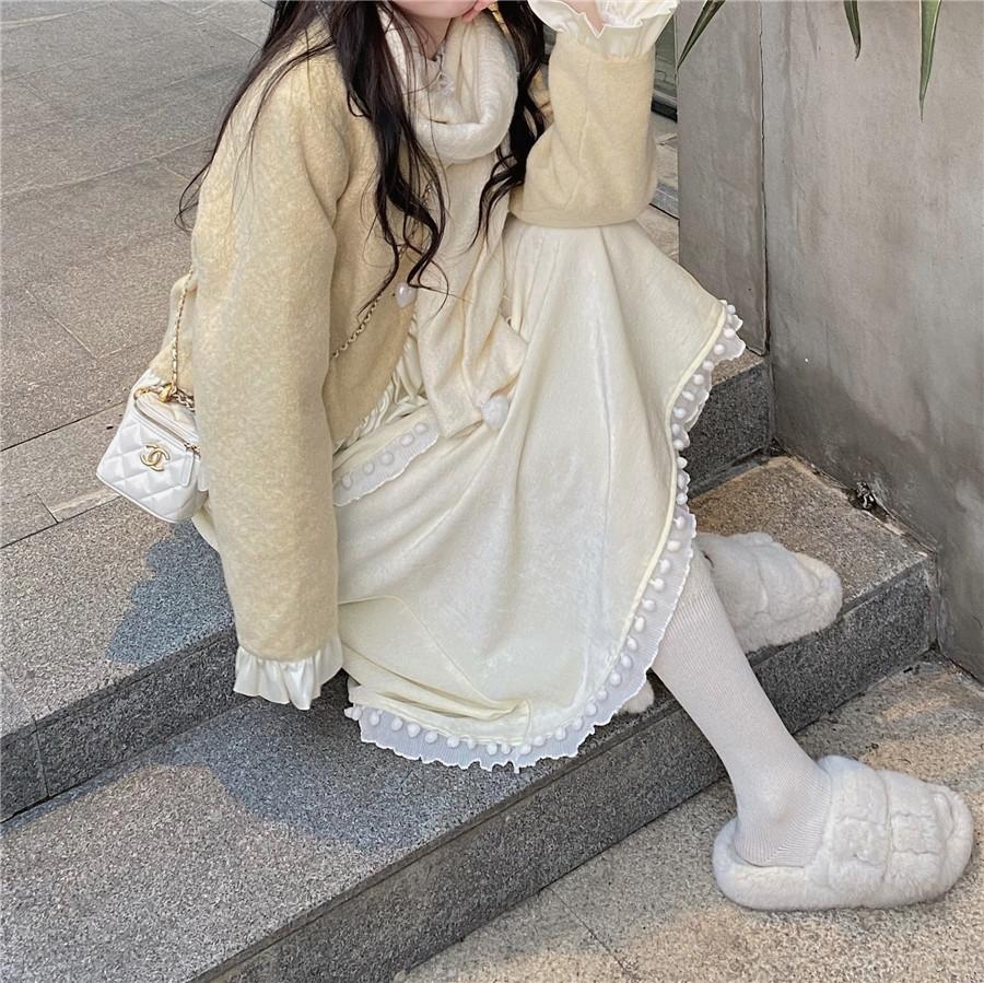 白色连裤袜适合搭配哪种裙子