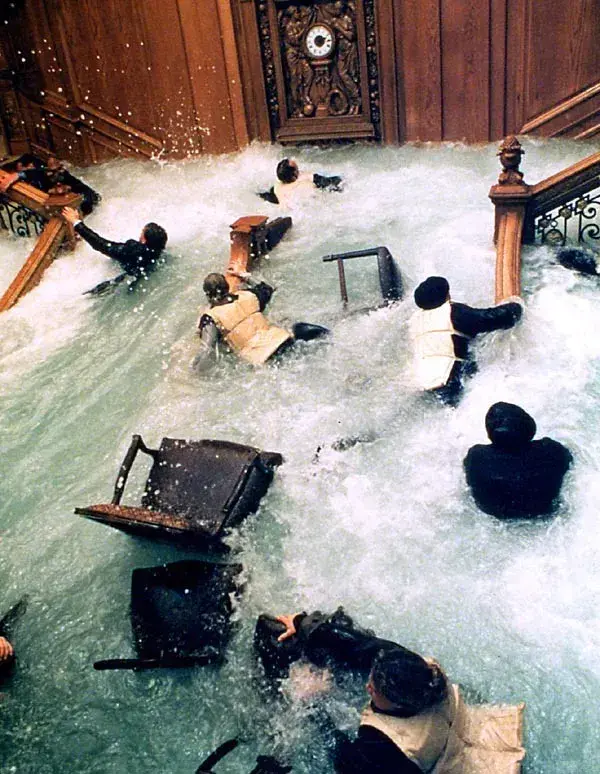 泰坦尼克号未播出的1分48秒浪漫的爱情残酷的黑幕