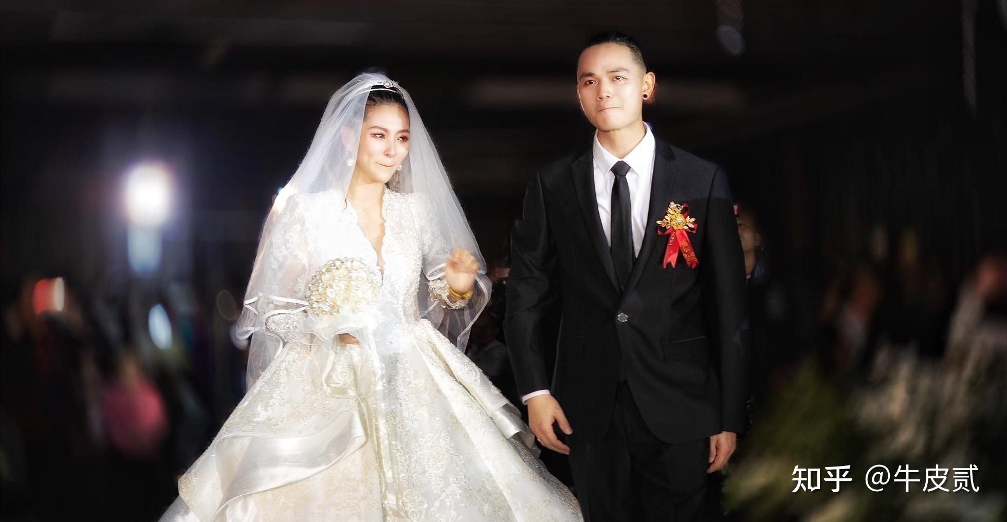 要知道,去年五月份他刚和汪峰的另一位学员毕夏结婚,八月份两人有了