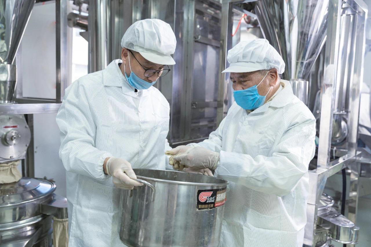 张涌川老医师和多位研发人员根据常见的肝脏问题,遵循中医理论和营养