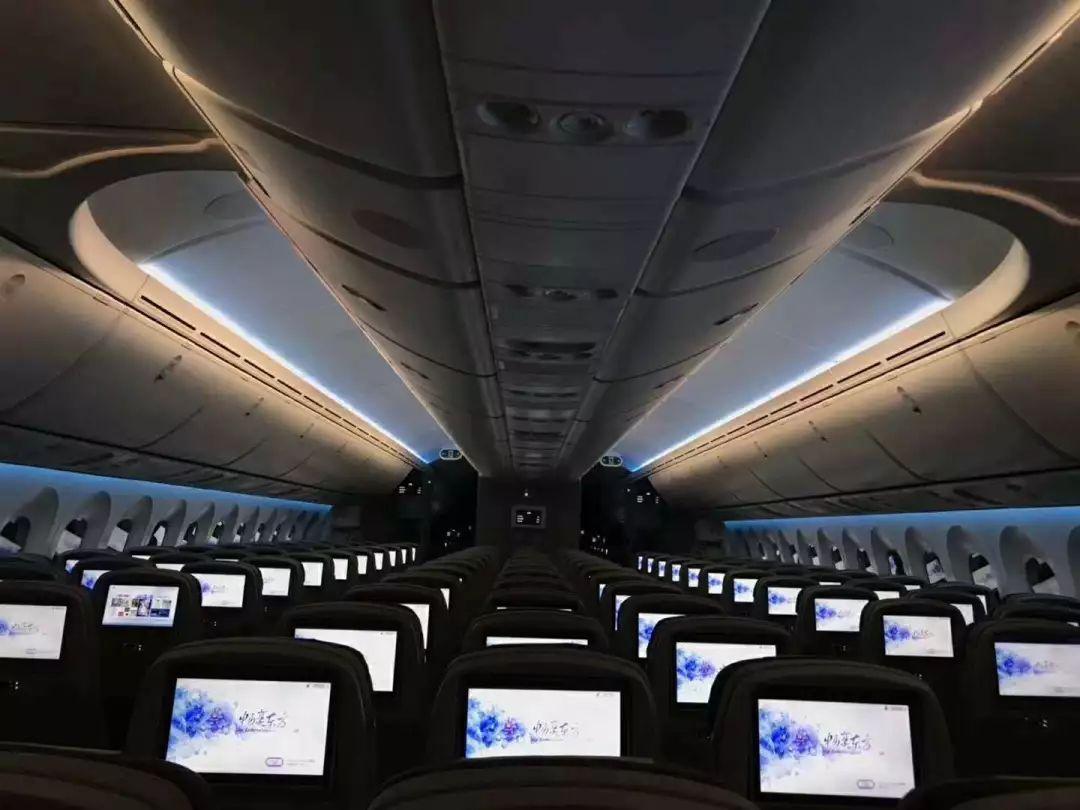 波音7879上海航空迎来第100架飞机