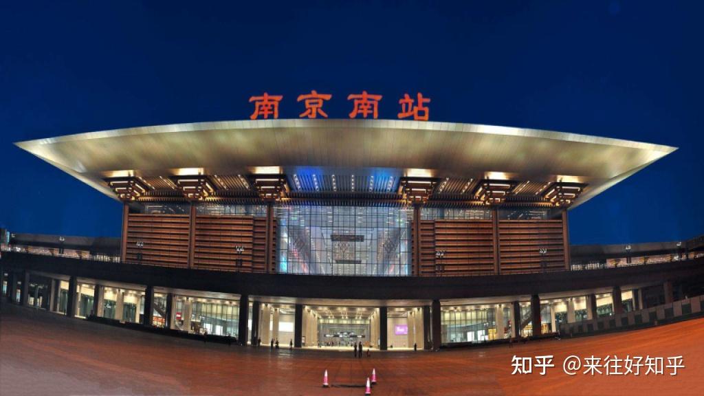 坐高铁去上海路上欣赏的高铁站南京镇江丹阳站