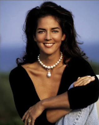 帮妈妈问一下,海水珍珠与淡水珍珠哪个戴上好