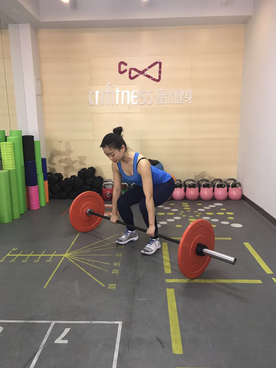比深蹲的更好的翘臀动作女生该如何正确硬拉