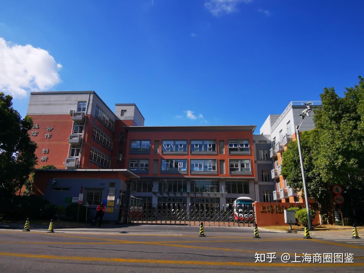 张江集团中学根据官网公示,张江集团中学对口的小区为张江汤臣豪园