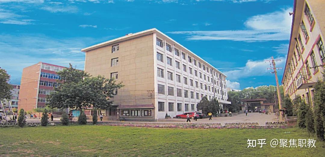 教育厅向教育部备案后,按程序撤销吕梁教育学院,吕梁学院离石师范分校