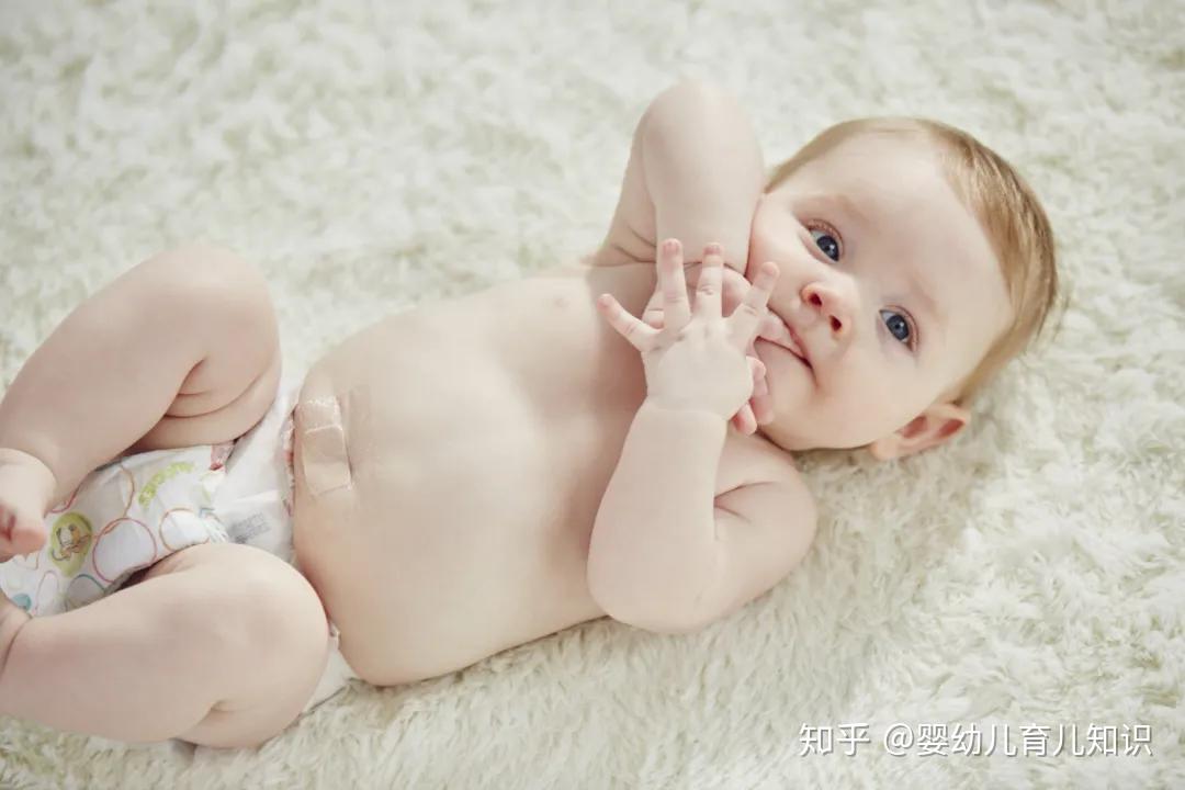 如何给新生儿肚脐眼消毒 v2-b44a6477b94966094a802feee3a7b722_r.jpg