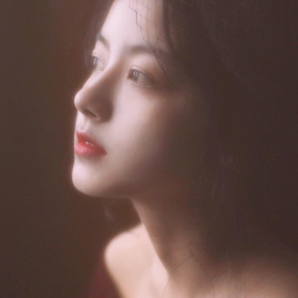 有类似这样的头像吗高冷而不失优雅