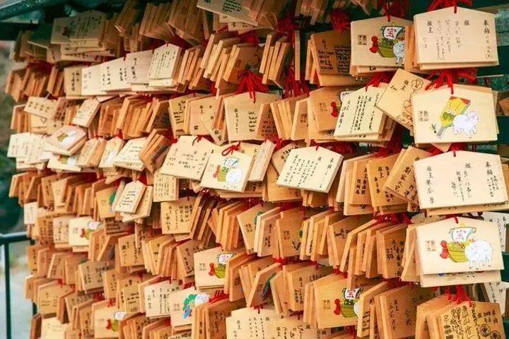 在庄严肃穆的神社里，绘马也可以很可爱哦~ - 知乎