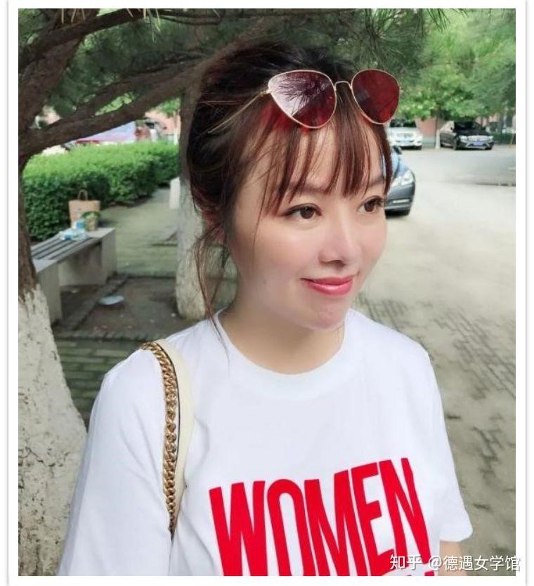 咪蒙,原名马凌,山东大学中文系硕士,媒体编辑,作家,南方都市报深圳