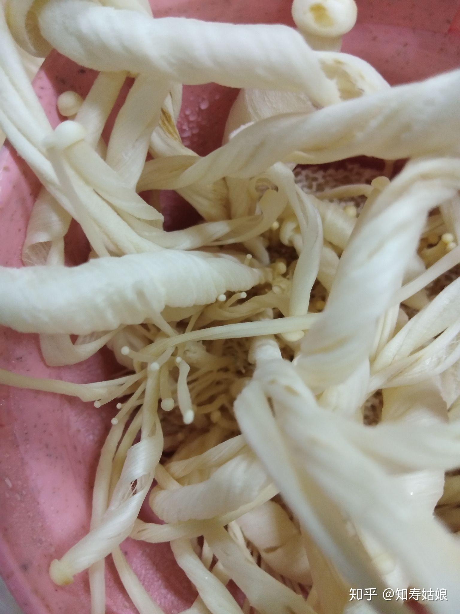 太粗狂了,一点都有没有一个金针菇该有的样子,又粗又壮!哼!