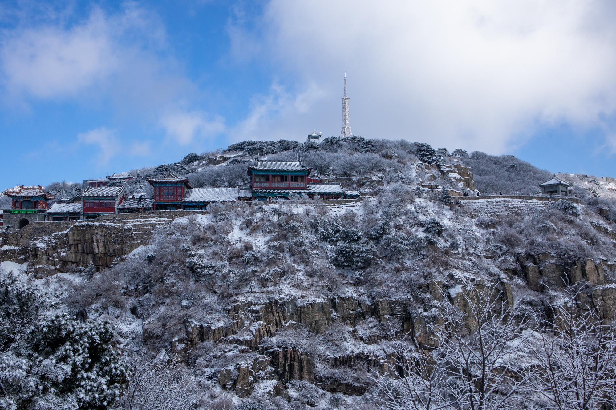 天街远景泰山中天门索道,建成于1983年,是我国第一条客运索道,被称作"