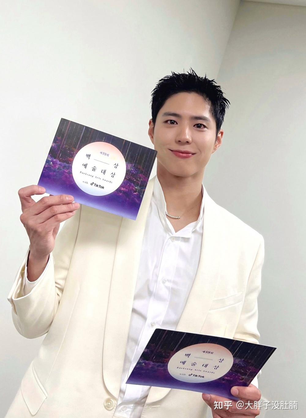 朴宝剑张员瑛成为户外品牌eider代言人高颜值大长腿同框引热议