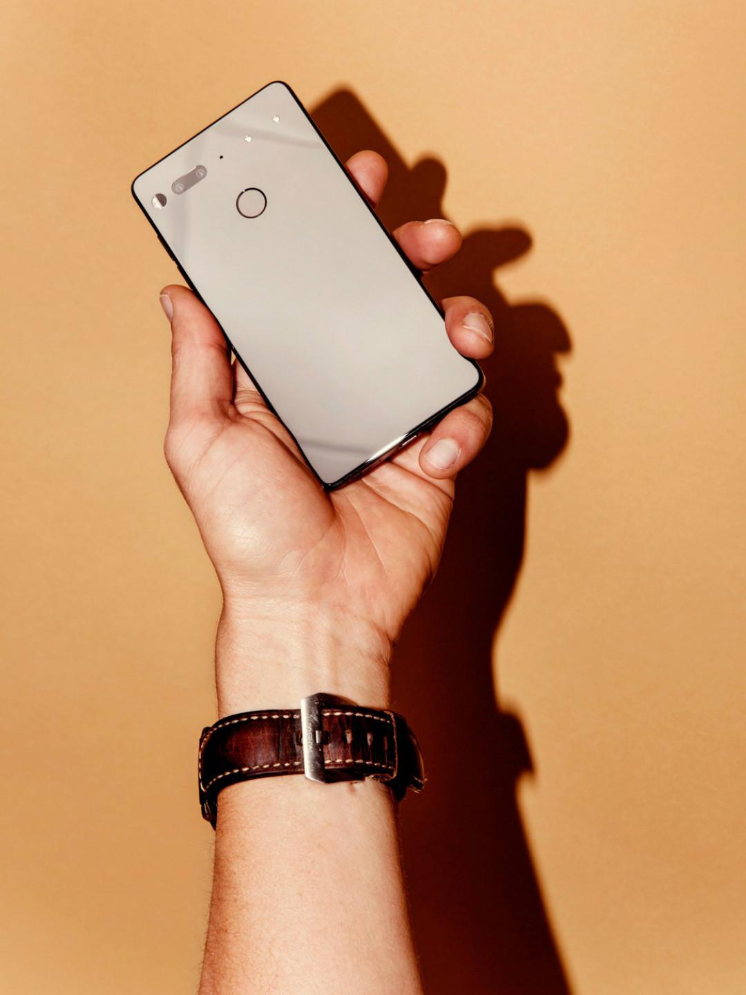 能秒变“寄生兽”的手机——Essential Phone,到底有什么黑科技? - 知乎