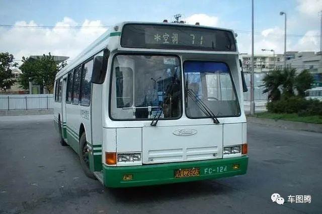 1996年,在和位于常州的长江客车集团合作3年后,杭州长江客车有限公司