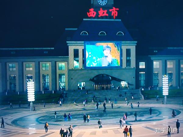 《西虹市首富》中有哪些隐藏的梗和彩蛋?