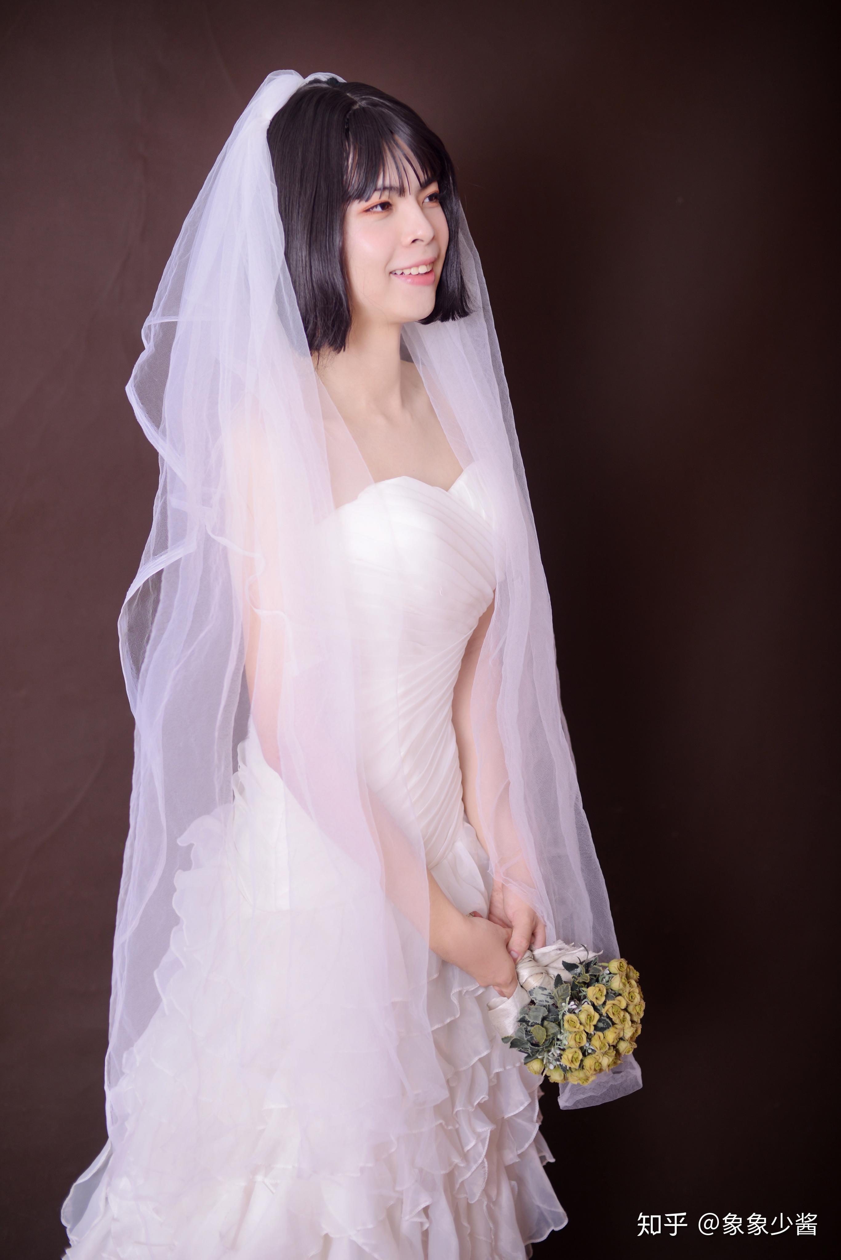 可爱的男孩子喜欢穿jk制服和婚纱