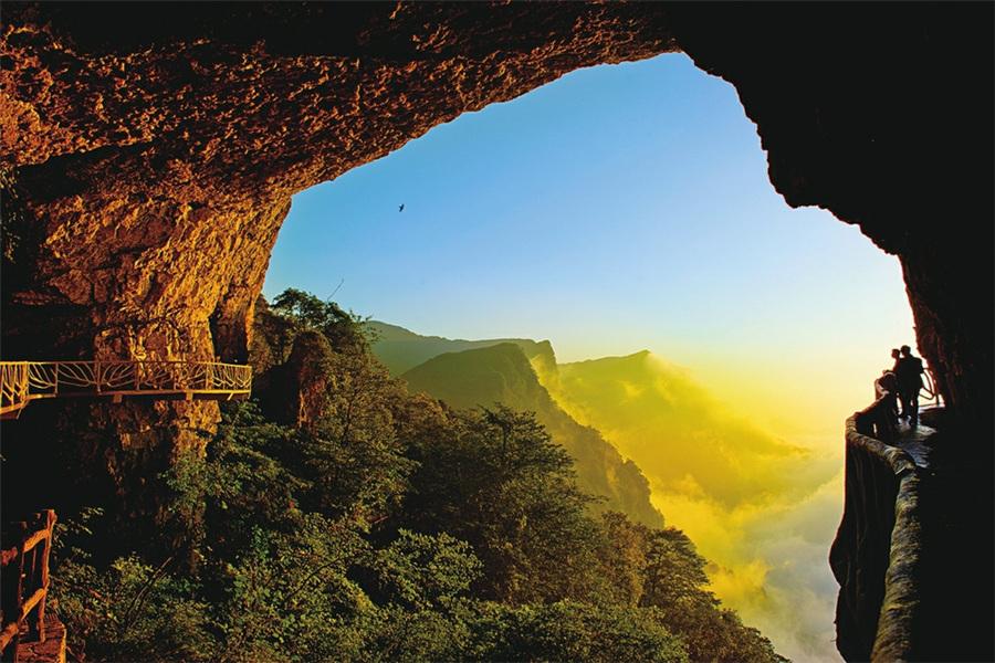冬游金佛山北坡一日赏天下奇观石林玩雪走悬崖观古佛