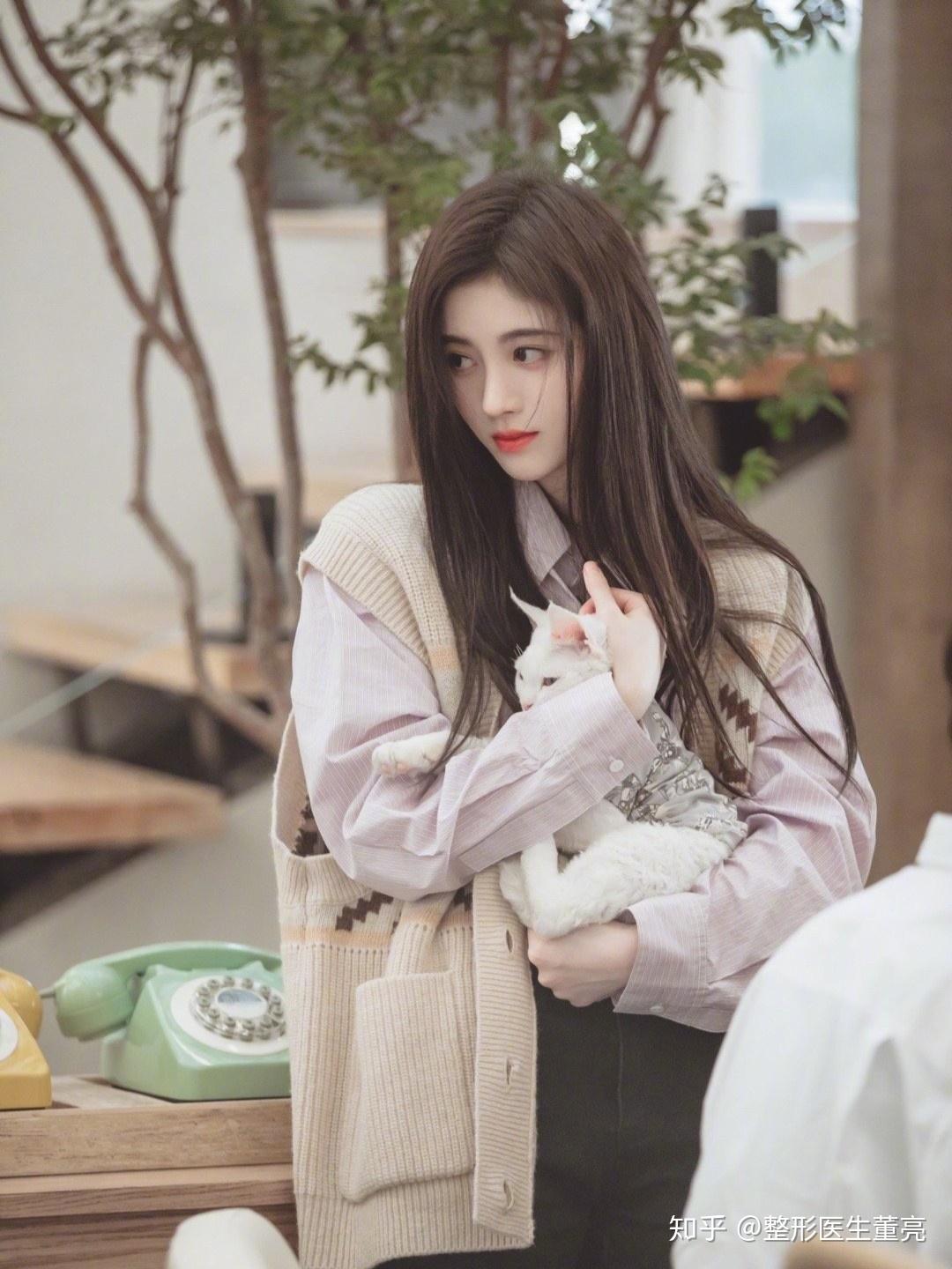最好看的壁纸 女生 v2-b55dff89a95f354db285e377d5a2a366_r.jpg
