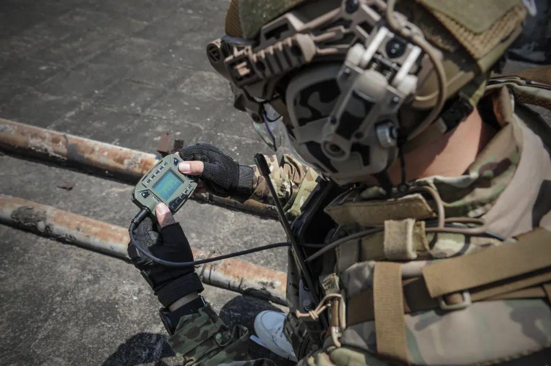 军迷电台 | fcs an/prc 152(a)手持电台详深度解读,电台支持diy,遥遥