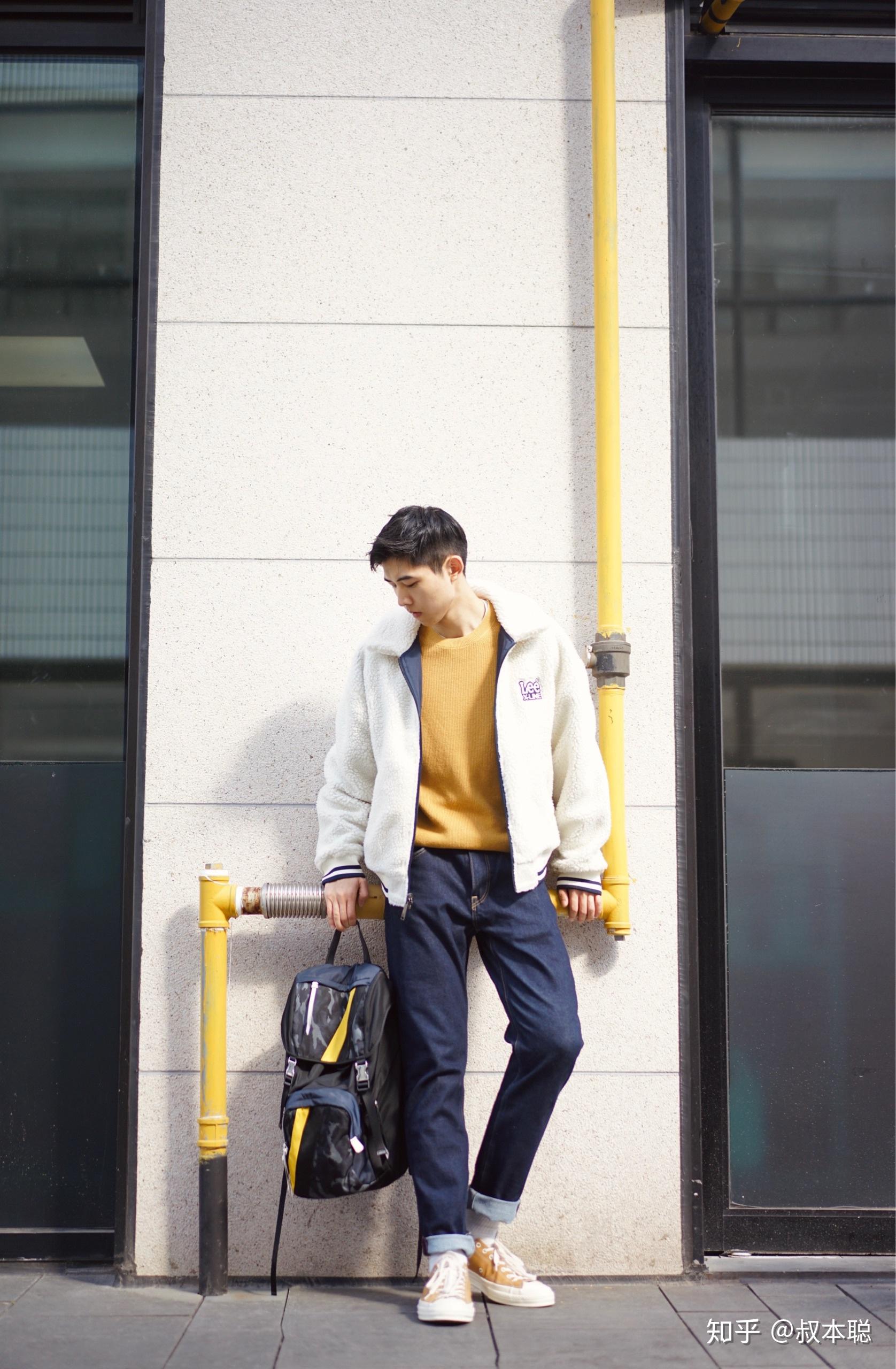 一提的是这条彭于晏同款的牛仔裤,直筒裤在版型上可以很好的修饰腿型