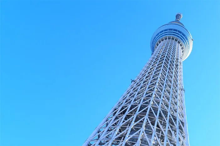 2012年开业的东京天空树(晴空塔),以637米(2090英尺)的高度,当时成为