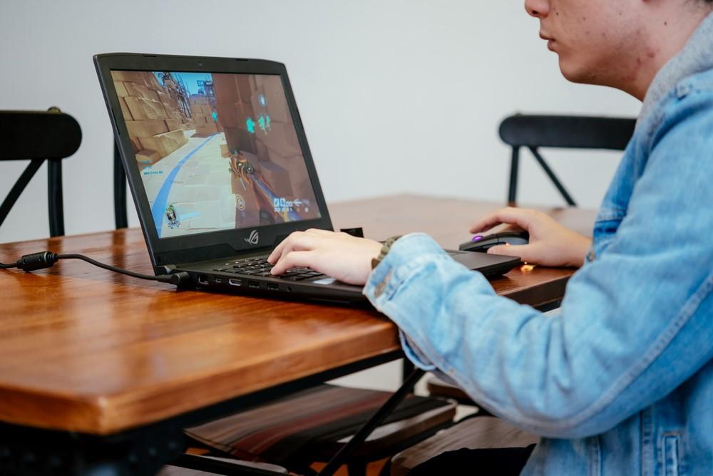 笔记本屏幕刷新率超过120Hz是什么样的体验?