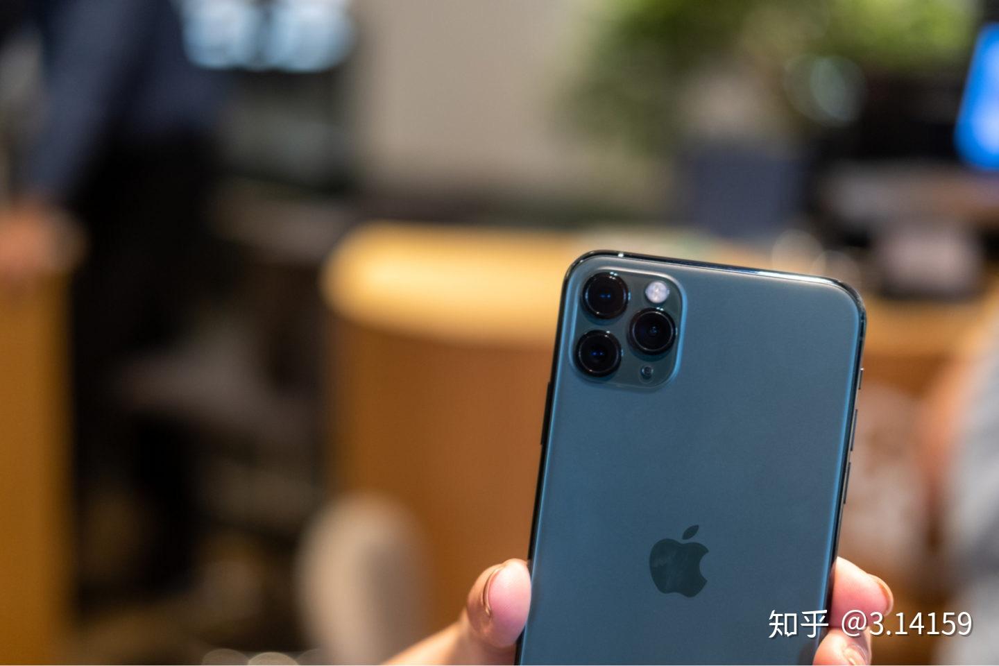 哪位亲亲 可以发张苹果11pro的那三个摄像头的真实照片?